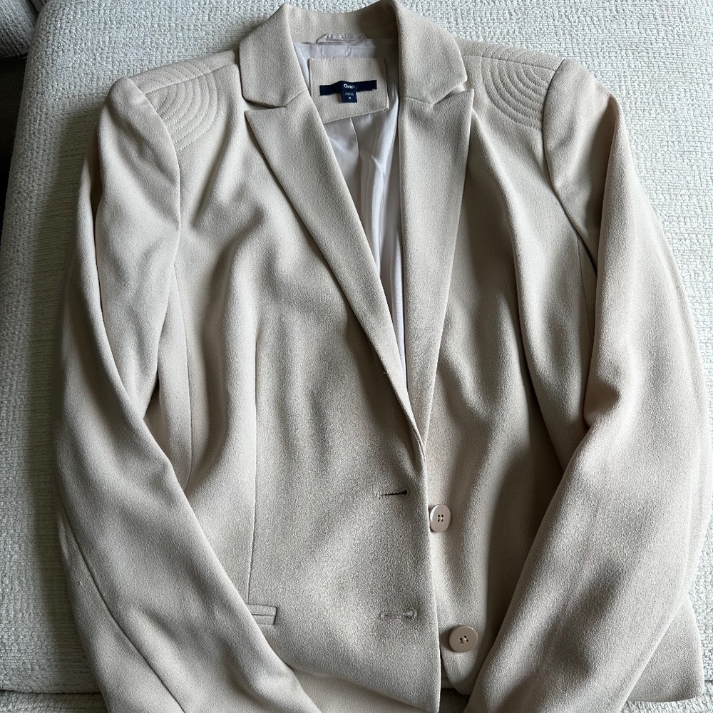 Women’s Gap Cream Shoulder detail blazer - size 2